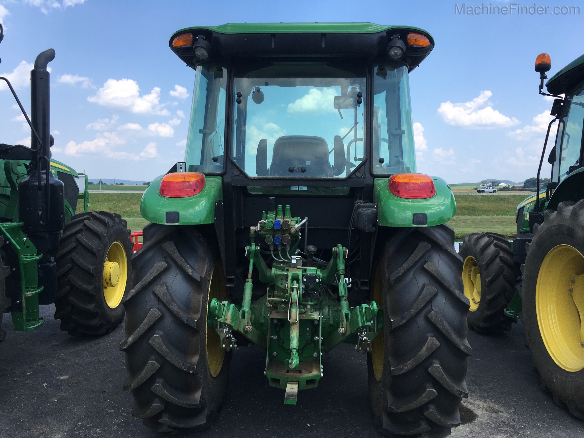 2019 John Deere 5100E Image 3