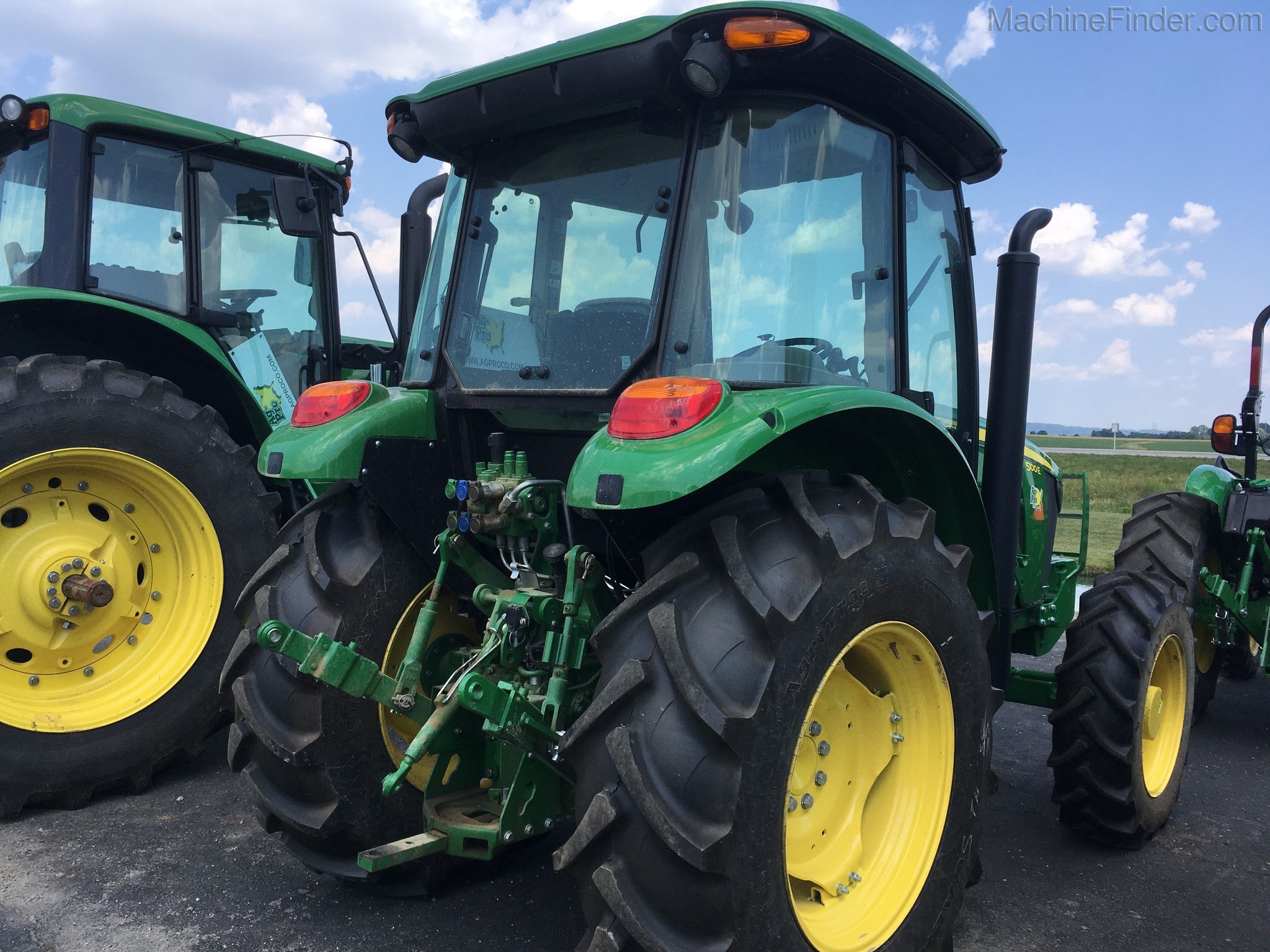 2019 John Deere 5100E Image 4
