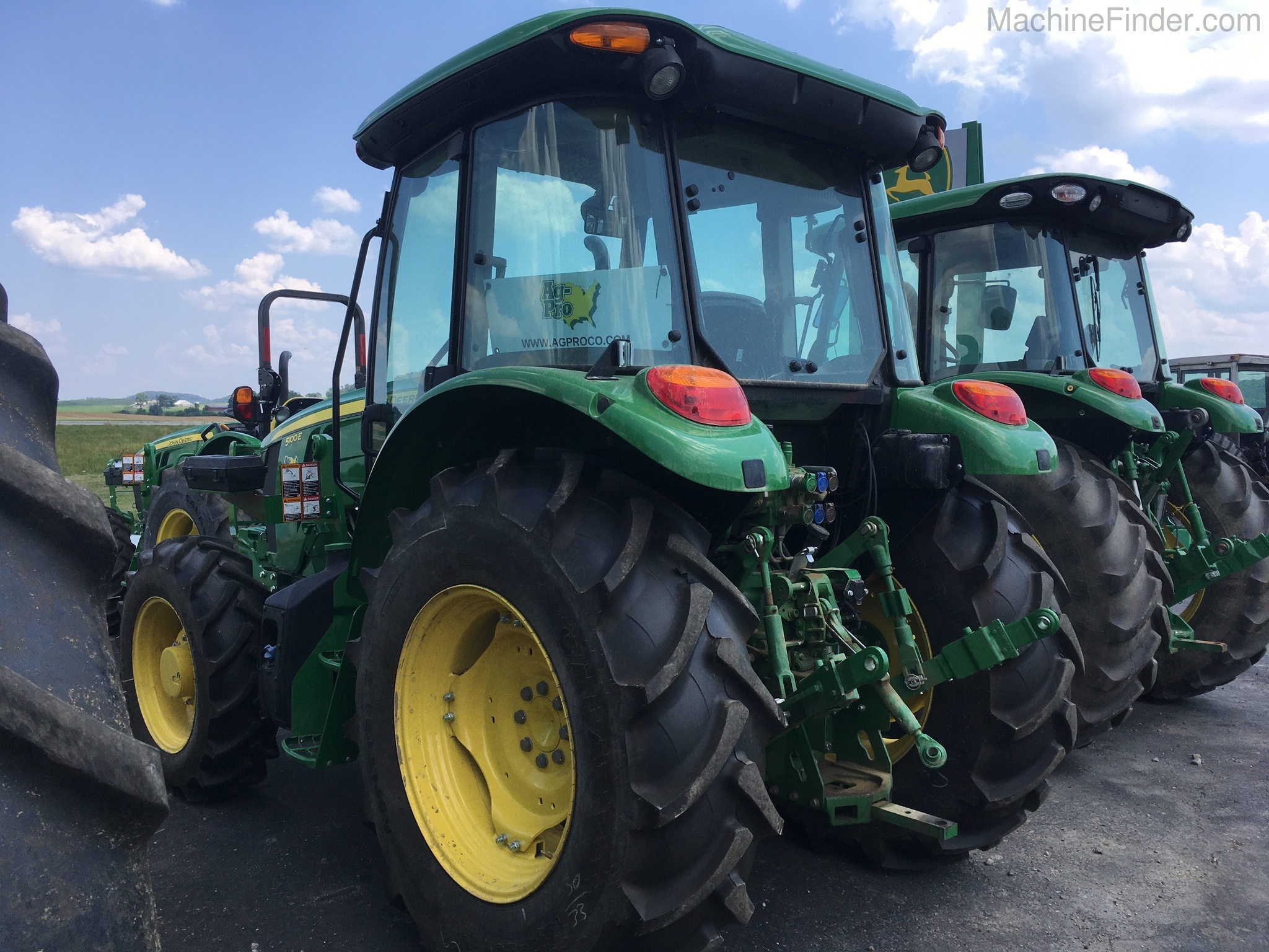 2019 John Deere 5100E Image 6