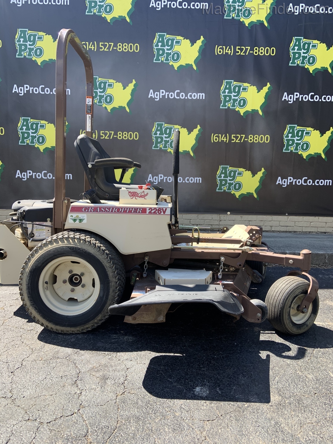 2004 Grasshopper 226v Image 4