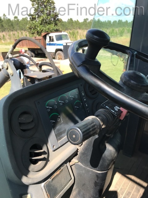 2004 John Deere 444J Image 6