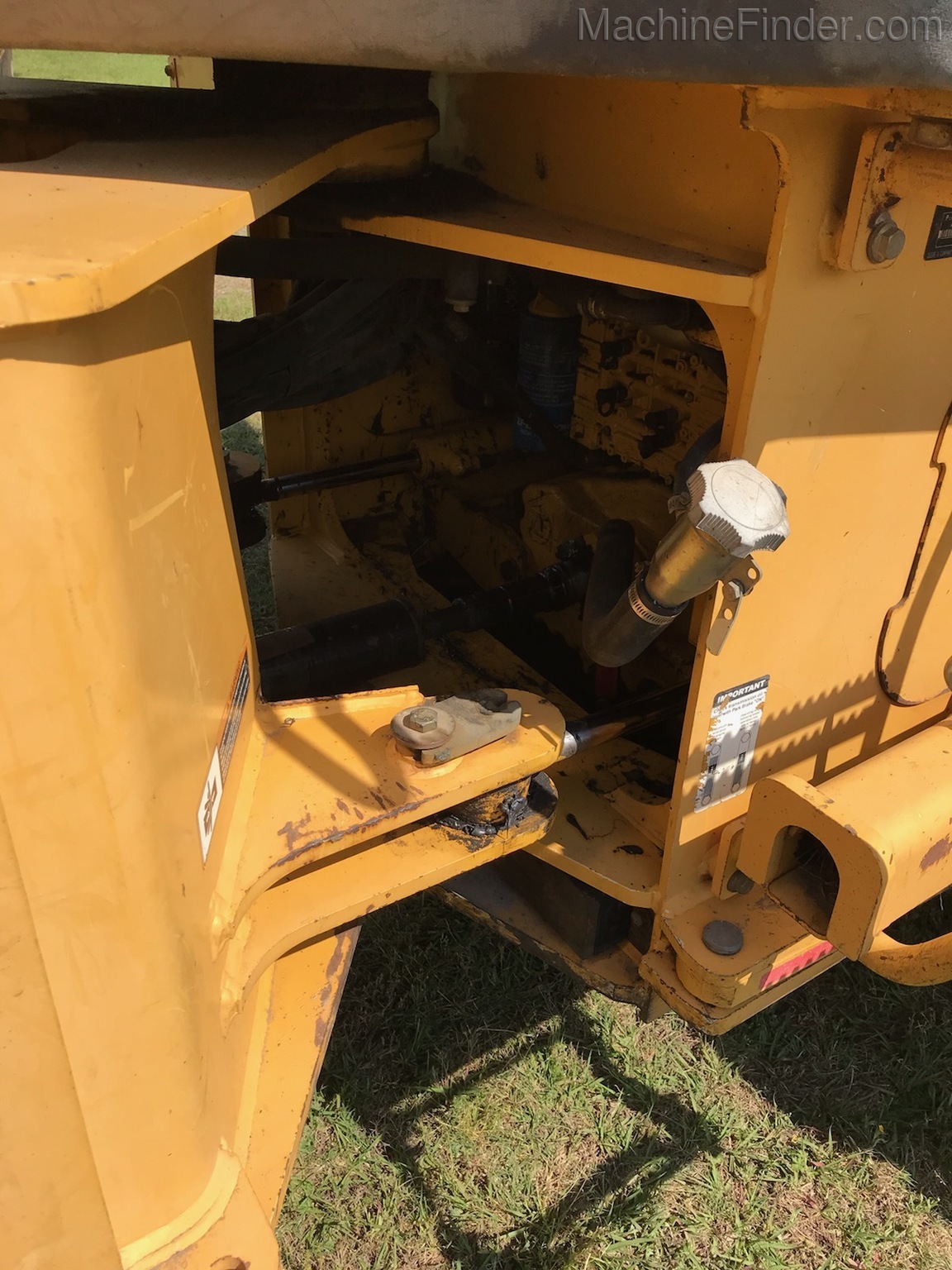 2004 John Deere 444J Image 8