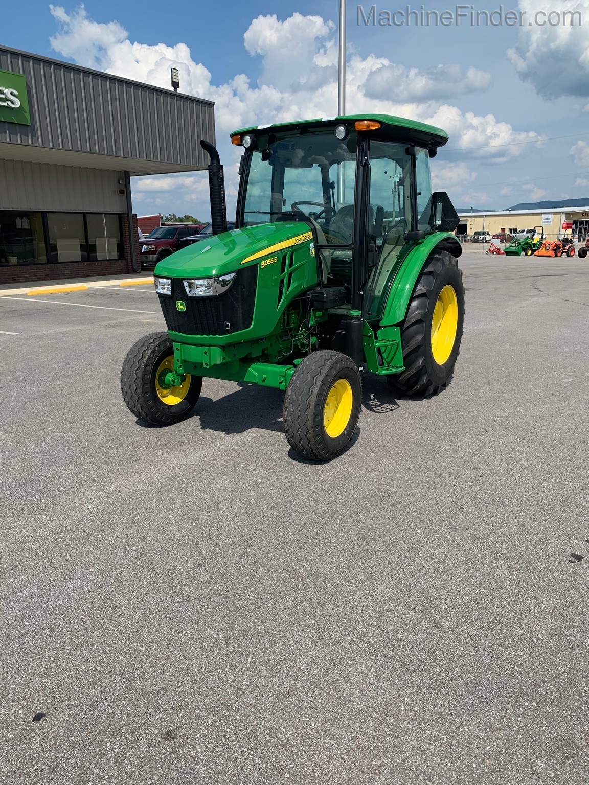 2020 John Deere 5055E Image 3