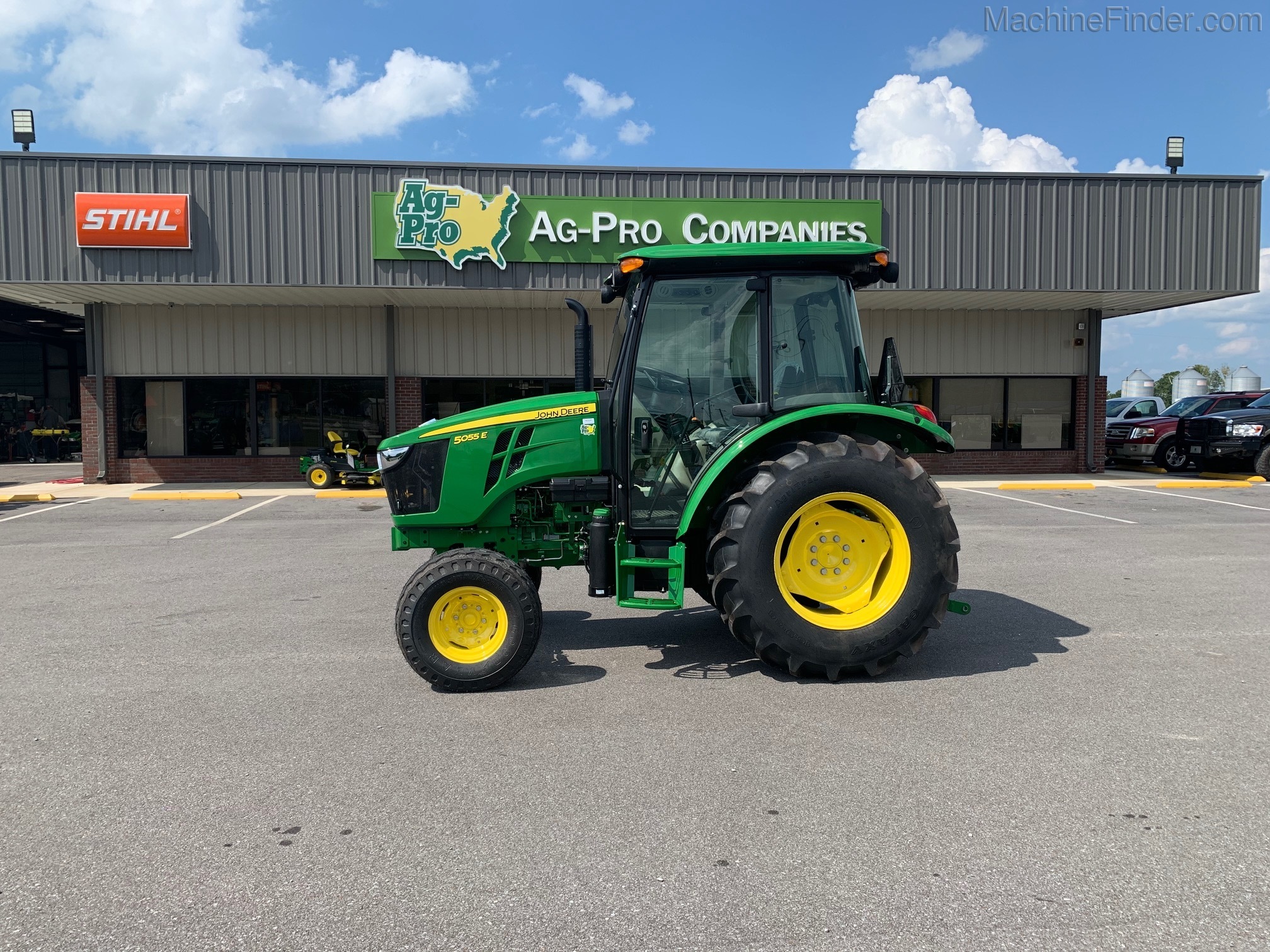2020 John Deere 5055E Image 4