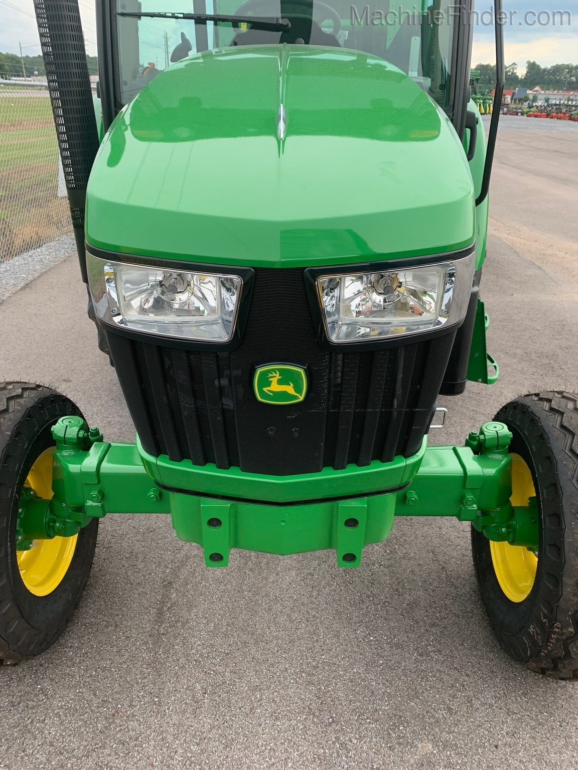 2020 John Deere 5055E Image 9
