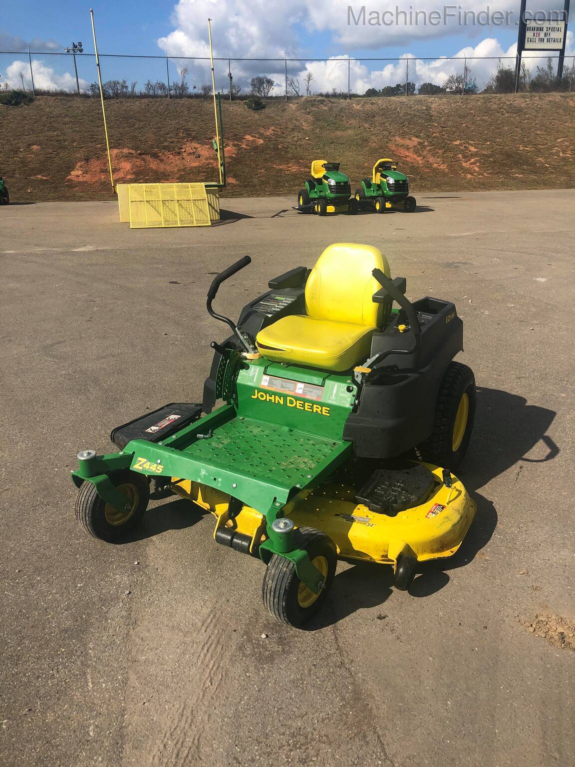 2015 John Deere Z445 Image 1