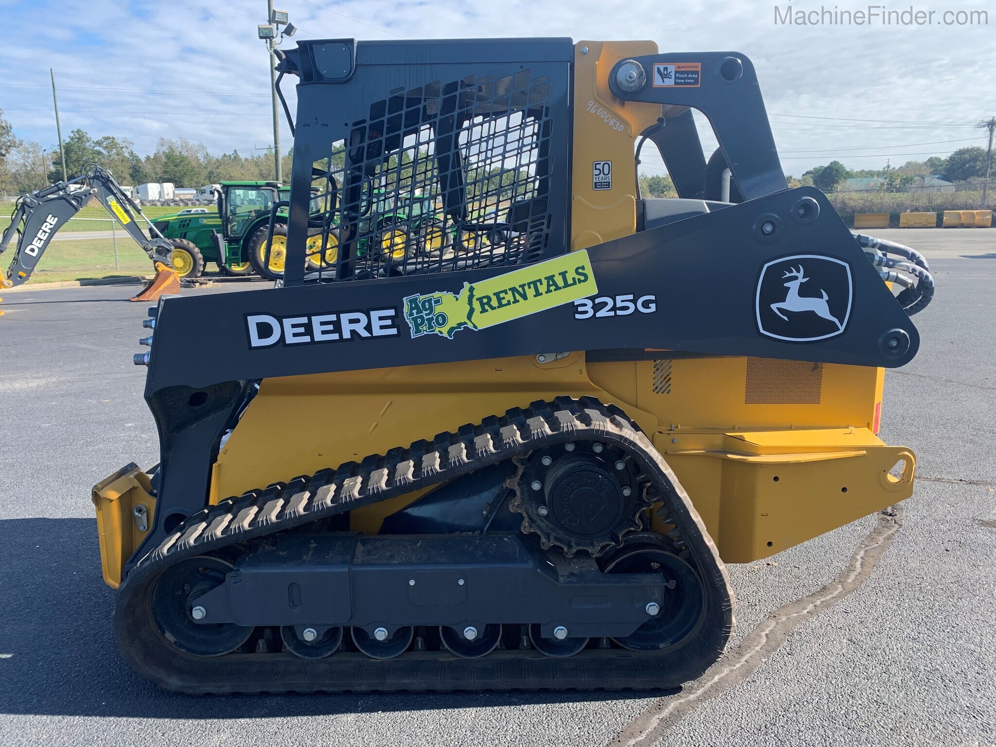 2020 John Deere 325G Image 6