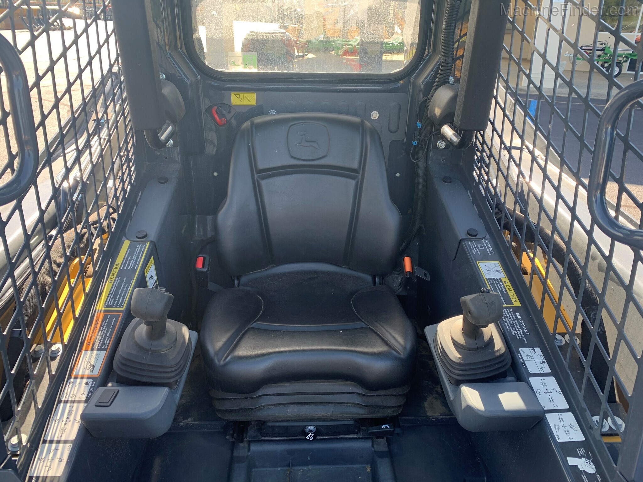 2020 John Deere 325G Image 8