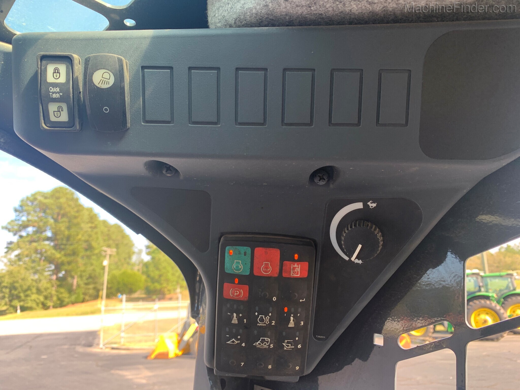 2020 John Deere 325G Image 9