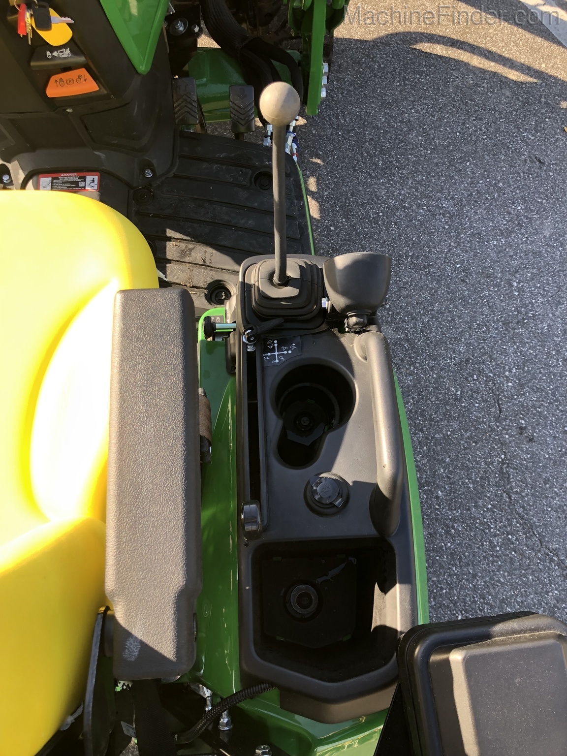 2020 John Deere 1025R Image 9