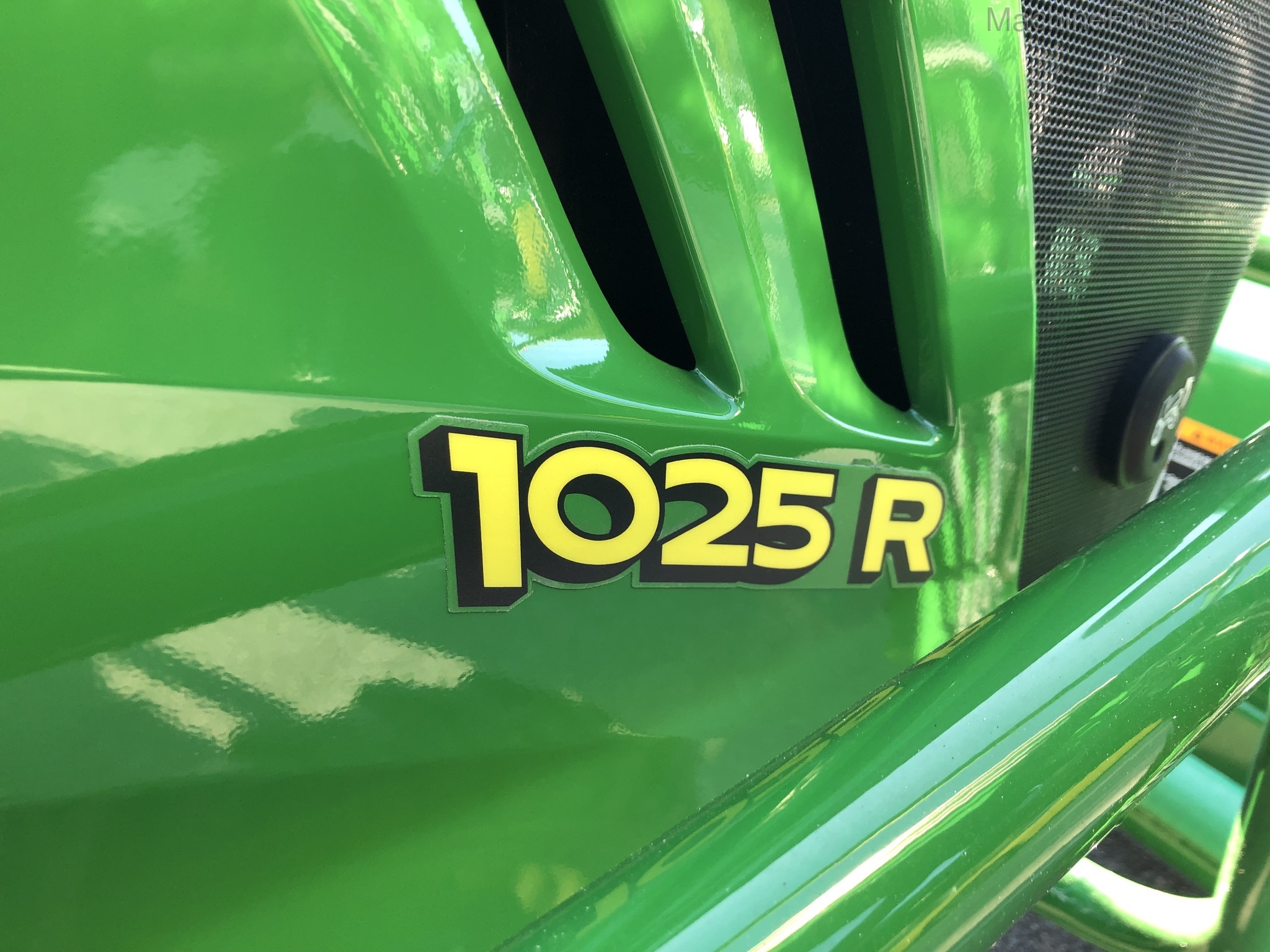 2020 John Deere 1025R Image 6