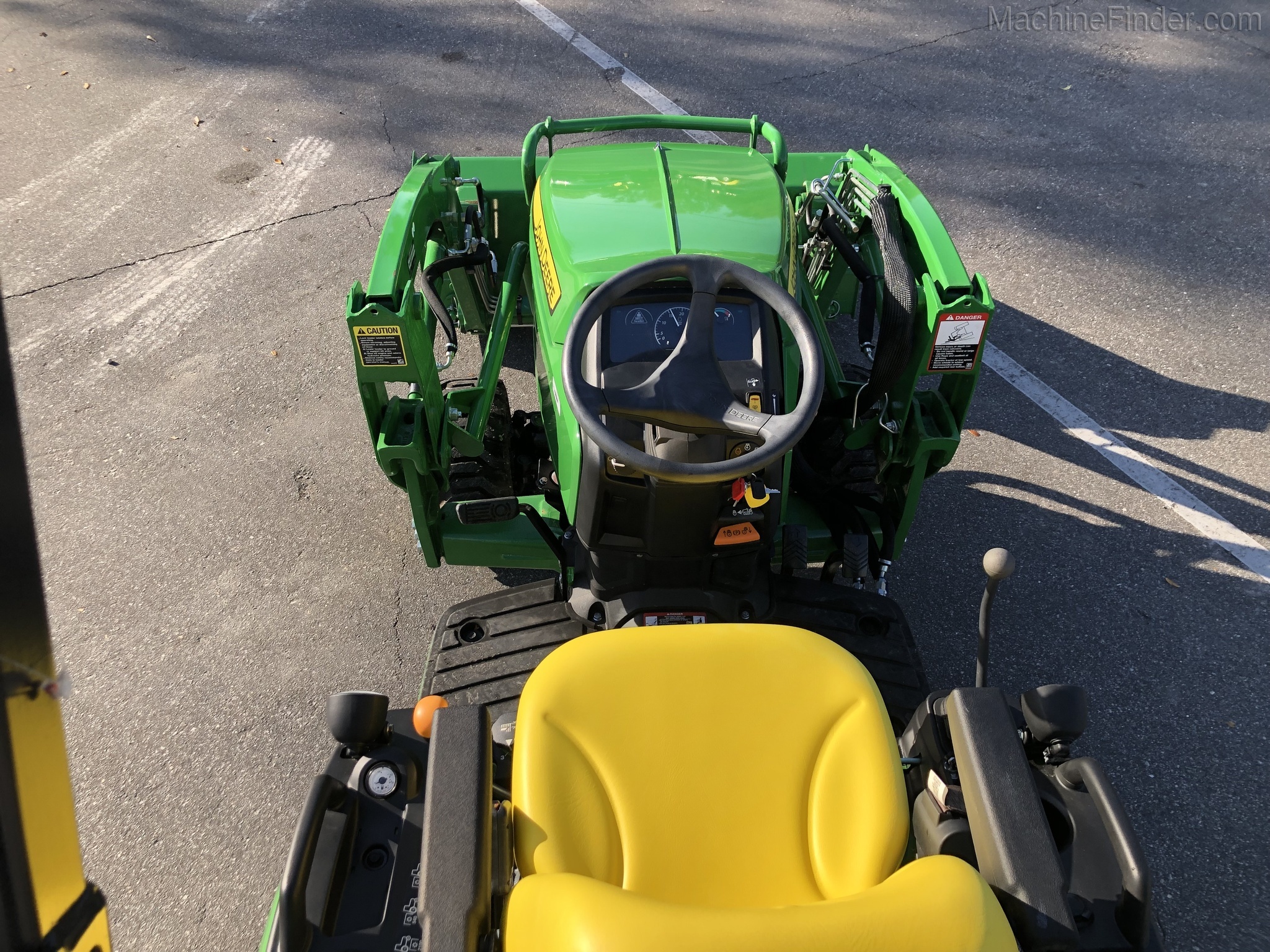 2020 John Deere 1025R Image 8