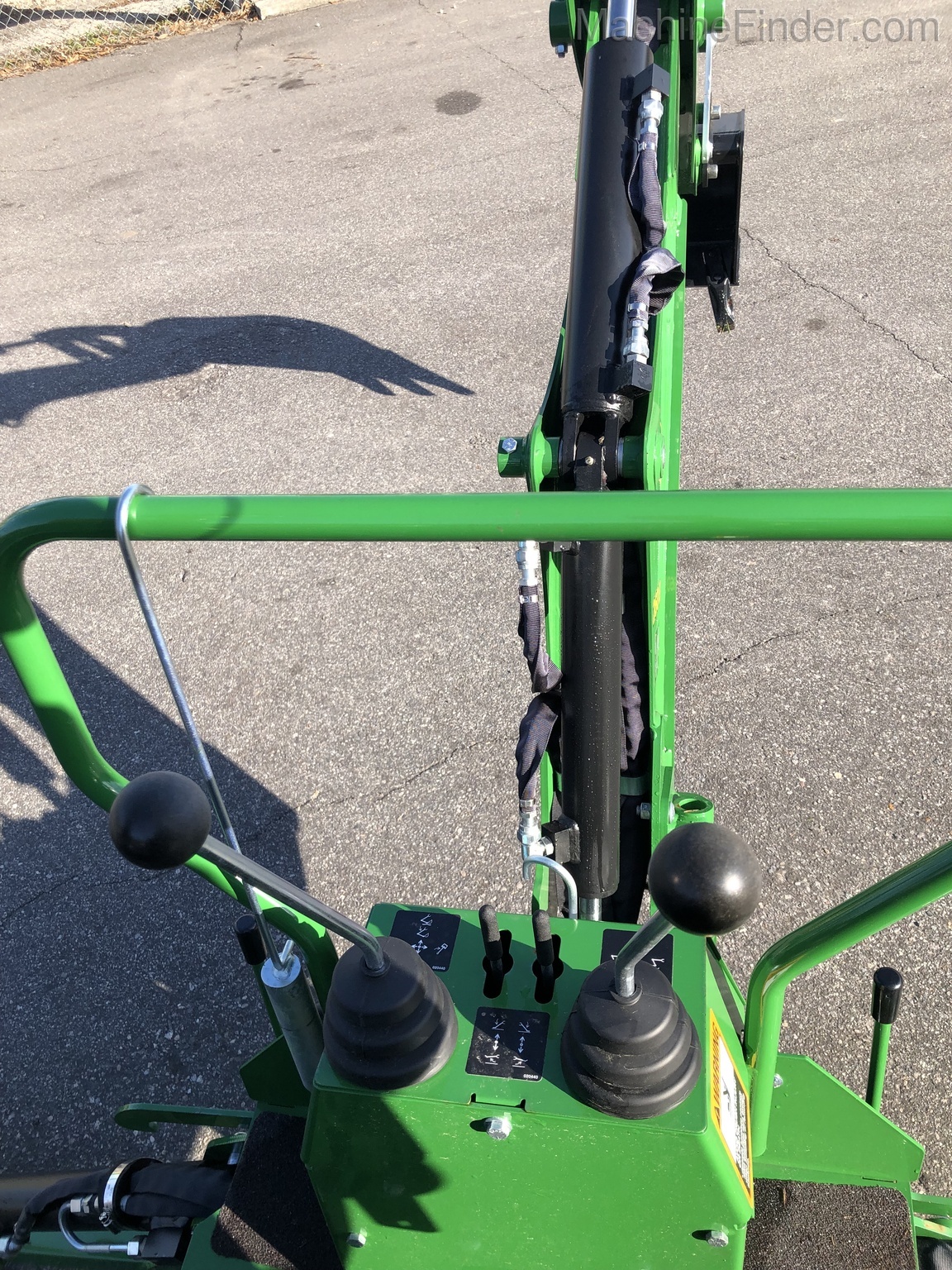 2020 John Deere 1025R Image 10