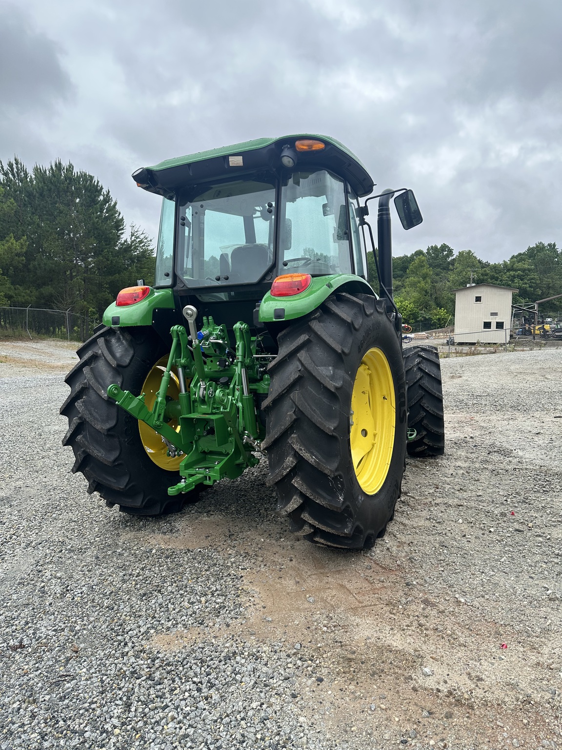 2023 John Deere 6105E Image 6
