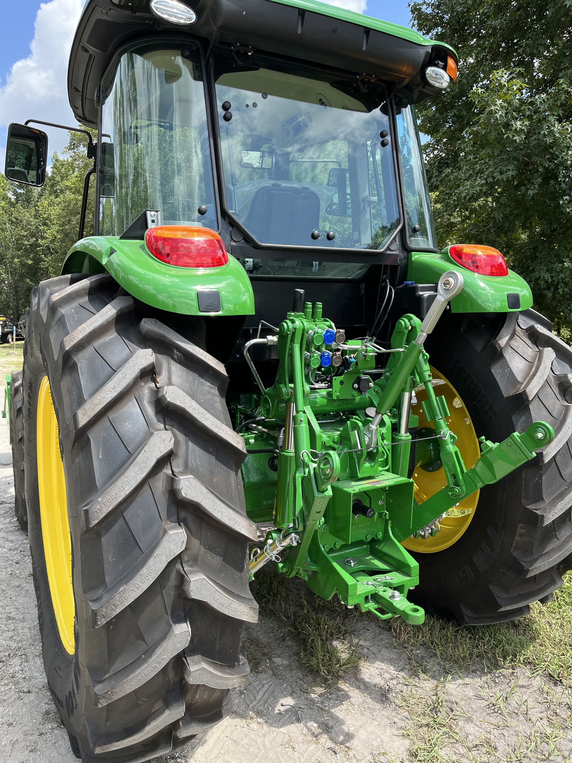 2023 John Deere 6120E Image 3