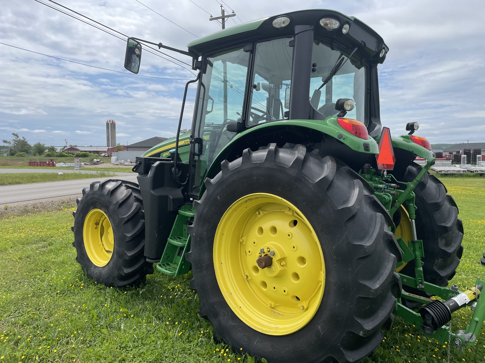 2023 John Deere 6110M Image 3
