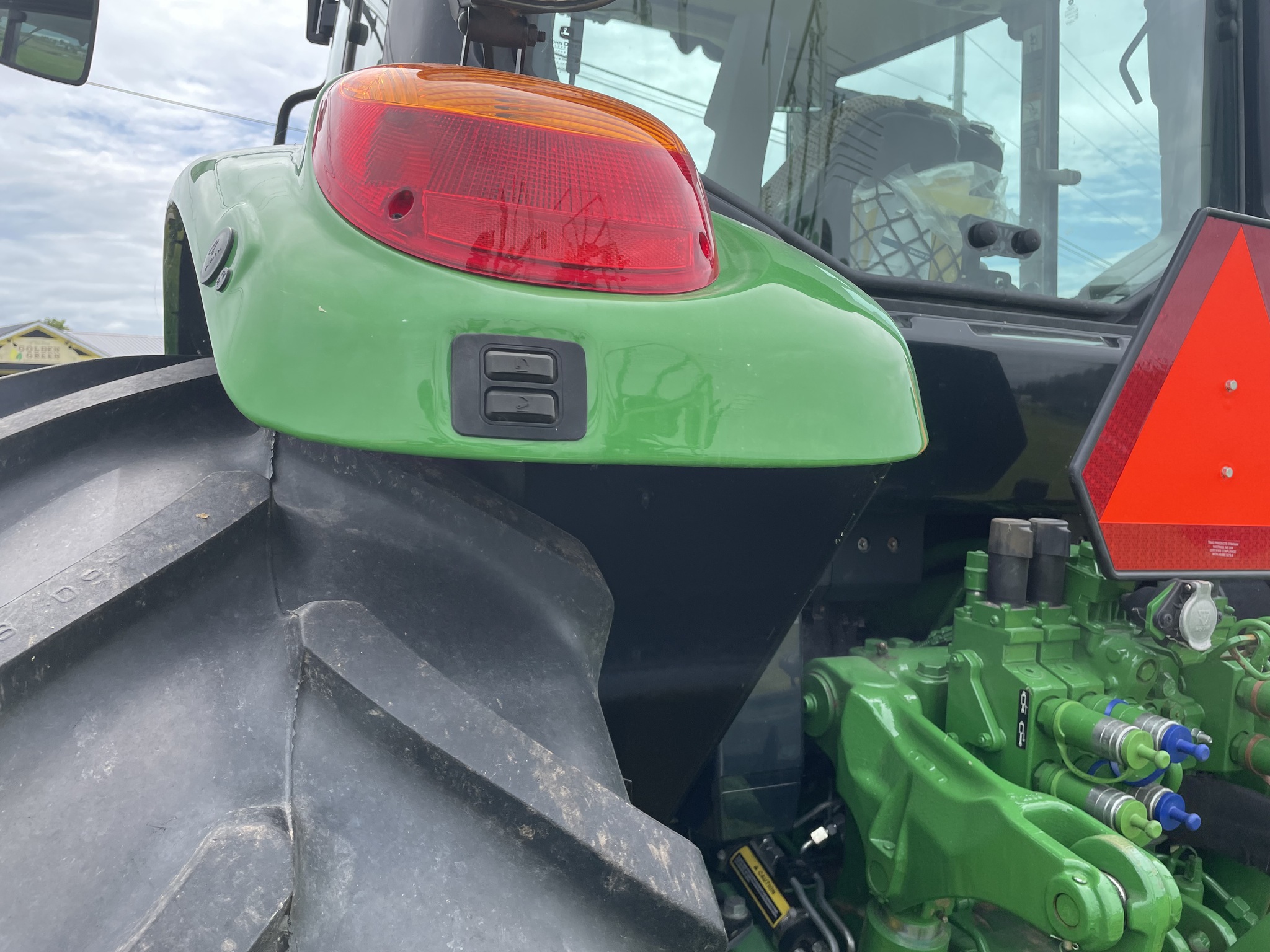 2023 John Deere 6110M Image 4