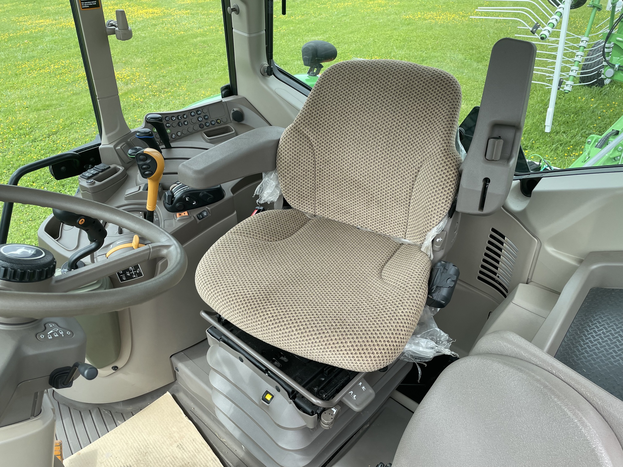 2023 John Deere 6110M Image 11