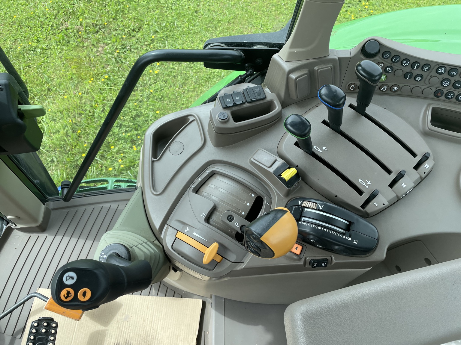 2023 John Deere 6110M Image 12