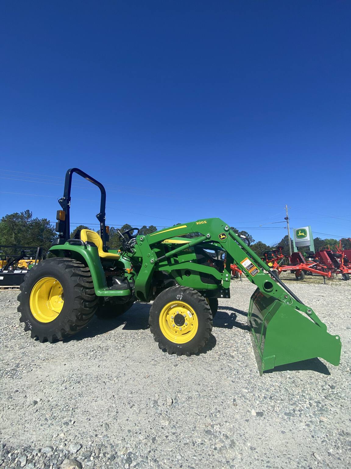 2022 John Deere 3025E Image 4
