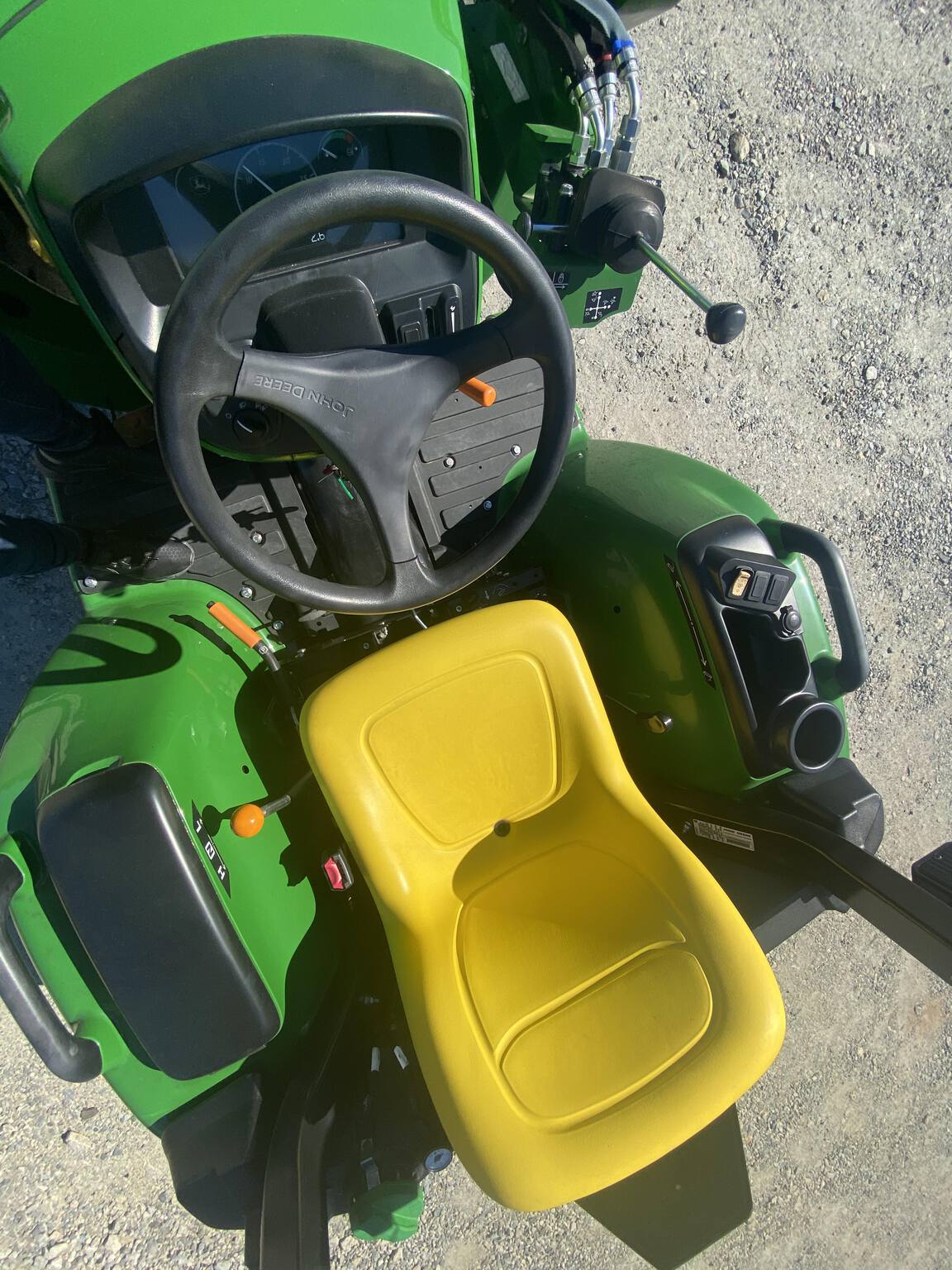 2022 John Deere 3025E Image 6