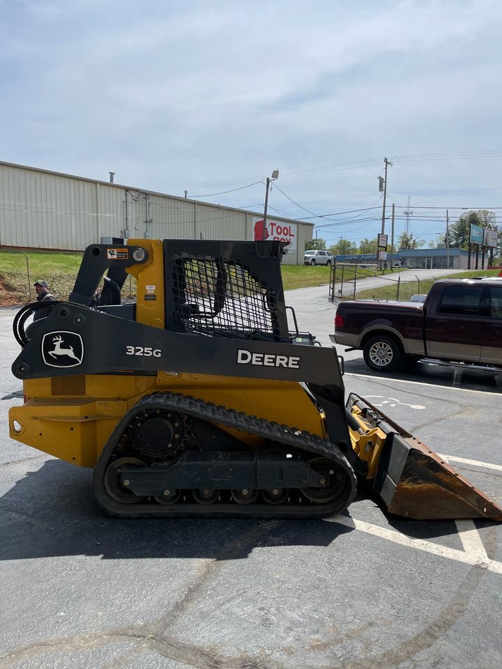2020 John Deere 325G Image 4