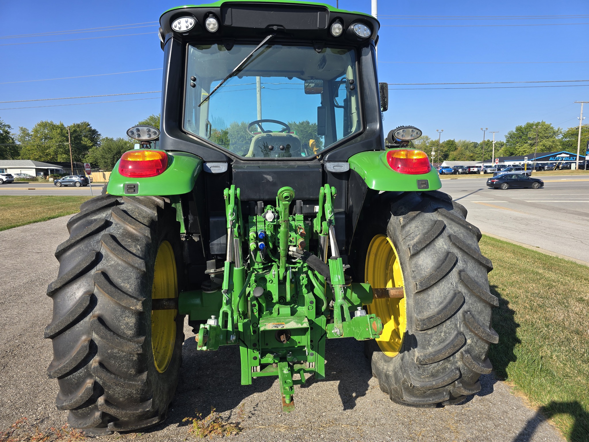 2022 John Deere 6120M Image 7