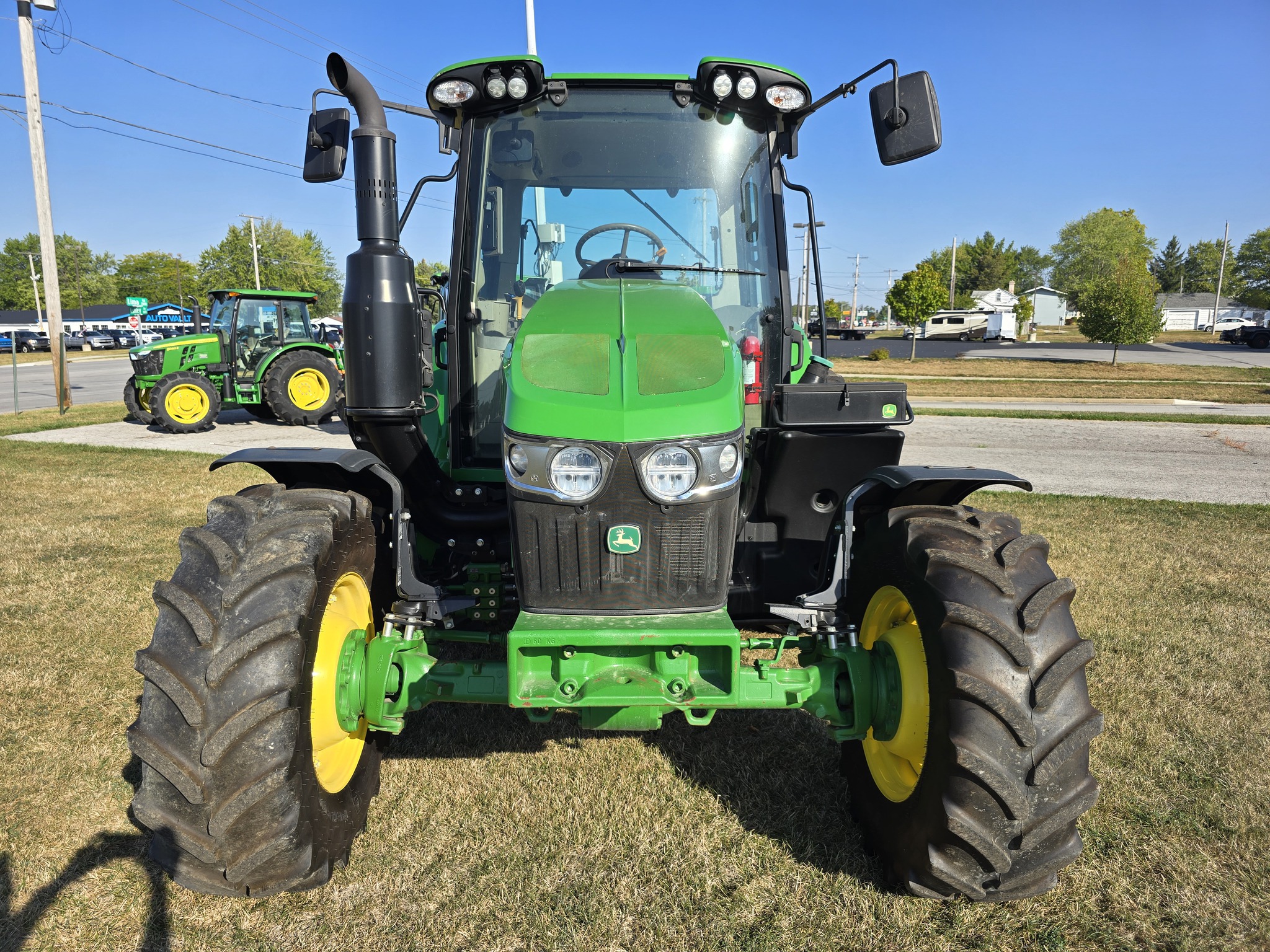 2022 John Deere 6120M Image 2