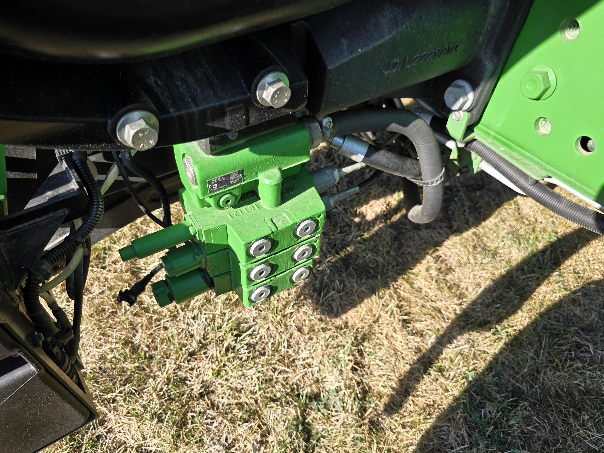 2022 John Deere 6120M Image 19