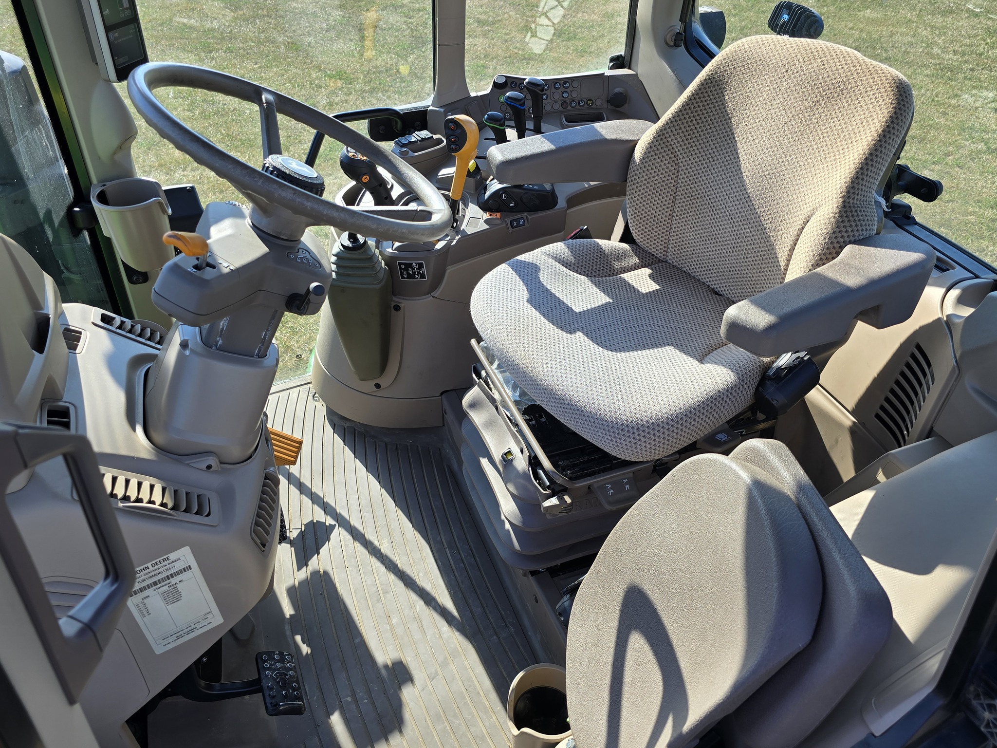 2022 John Deere 6120M Image 22