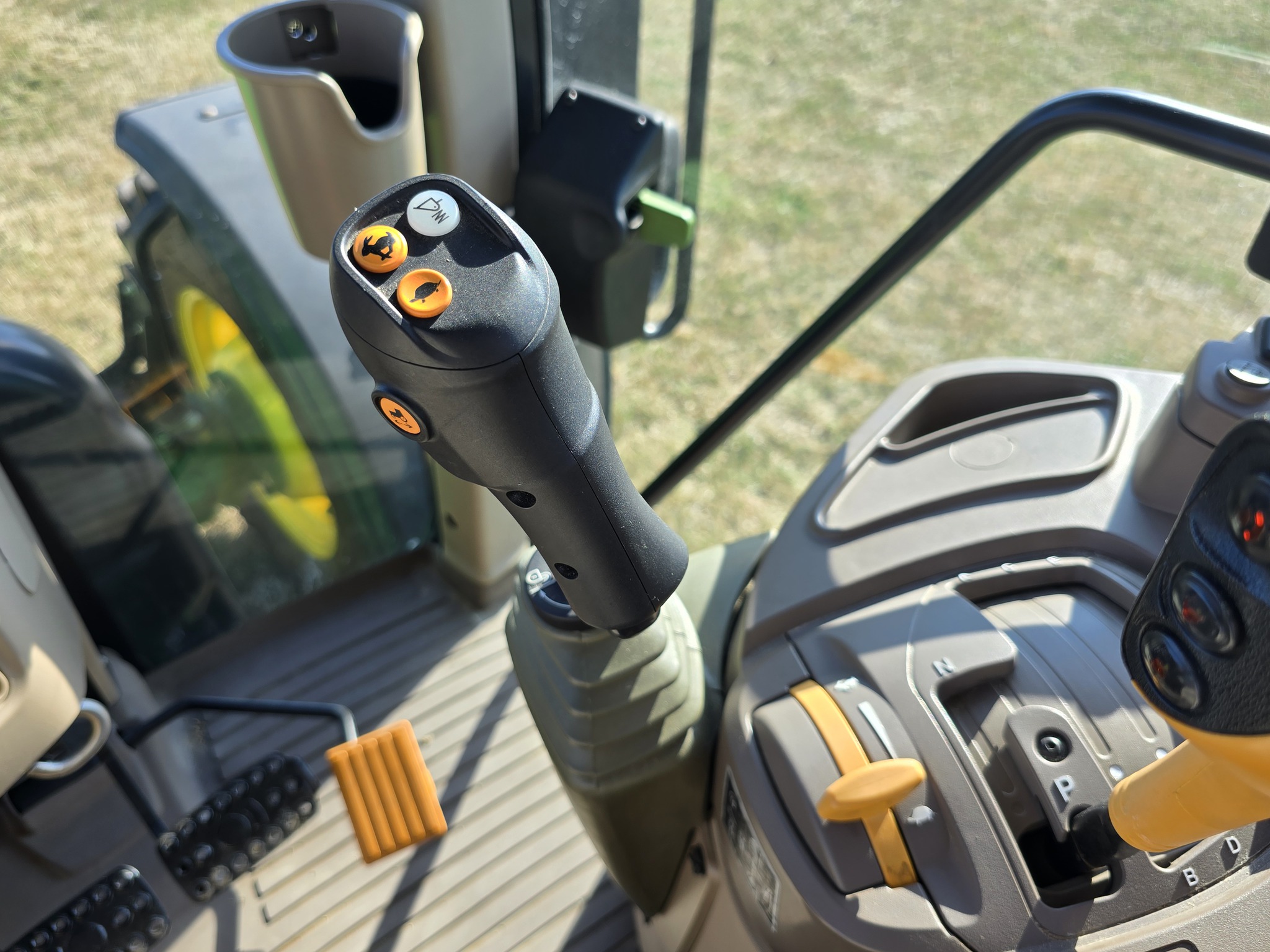 2022 John Deere 6120M Image 26