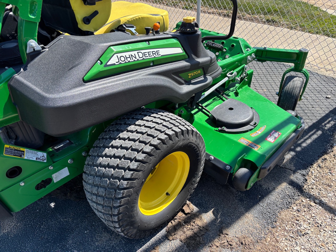  2022 John Deere Z970R at Heritage Tractor in Pontiac, IL