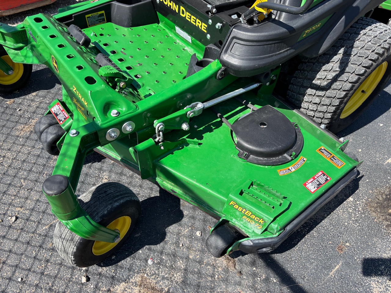  2022 John Deere Z970R at Heritage Tractor in Pontiac, IL