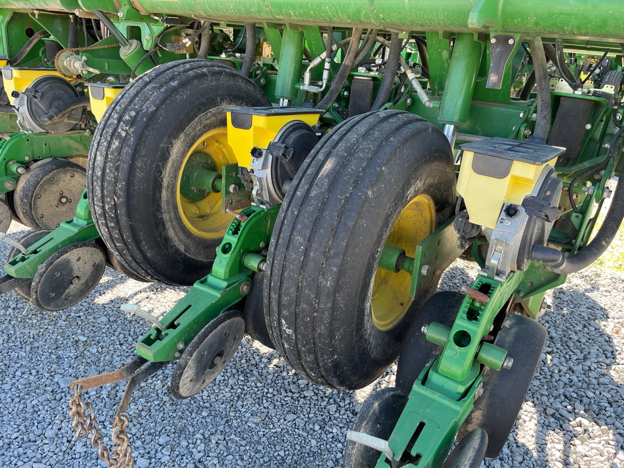 Used 2014 John Deere 1795 Planters: Drawn at Koenig Equipment in Anna, OH - PhotoXL17