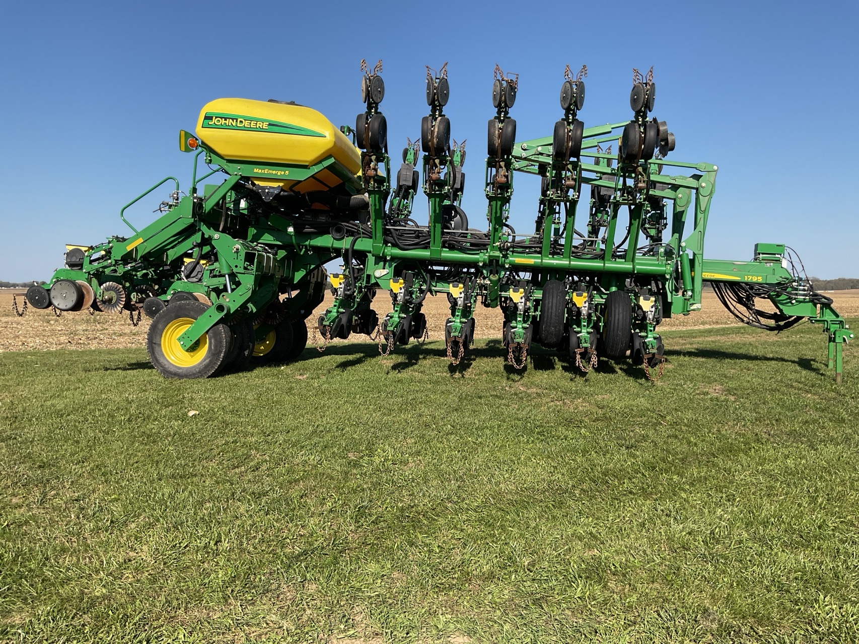 Used 2014 John Deere 1795 Planters: Drawn at Koenig Equipment in Anna, OH - PhotoXL2