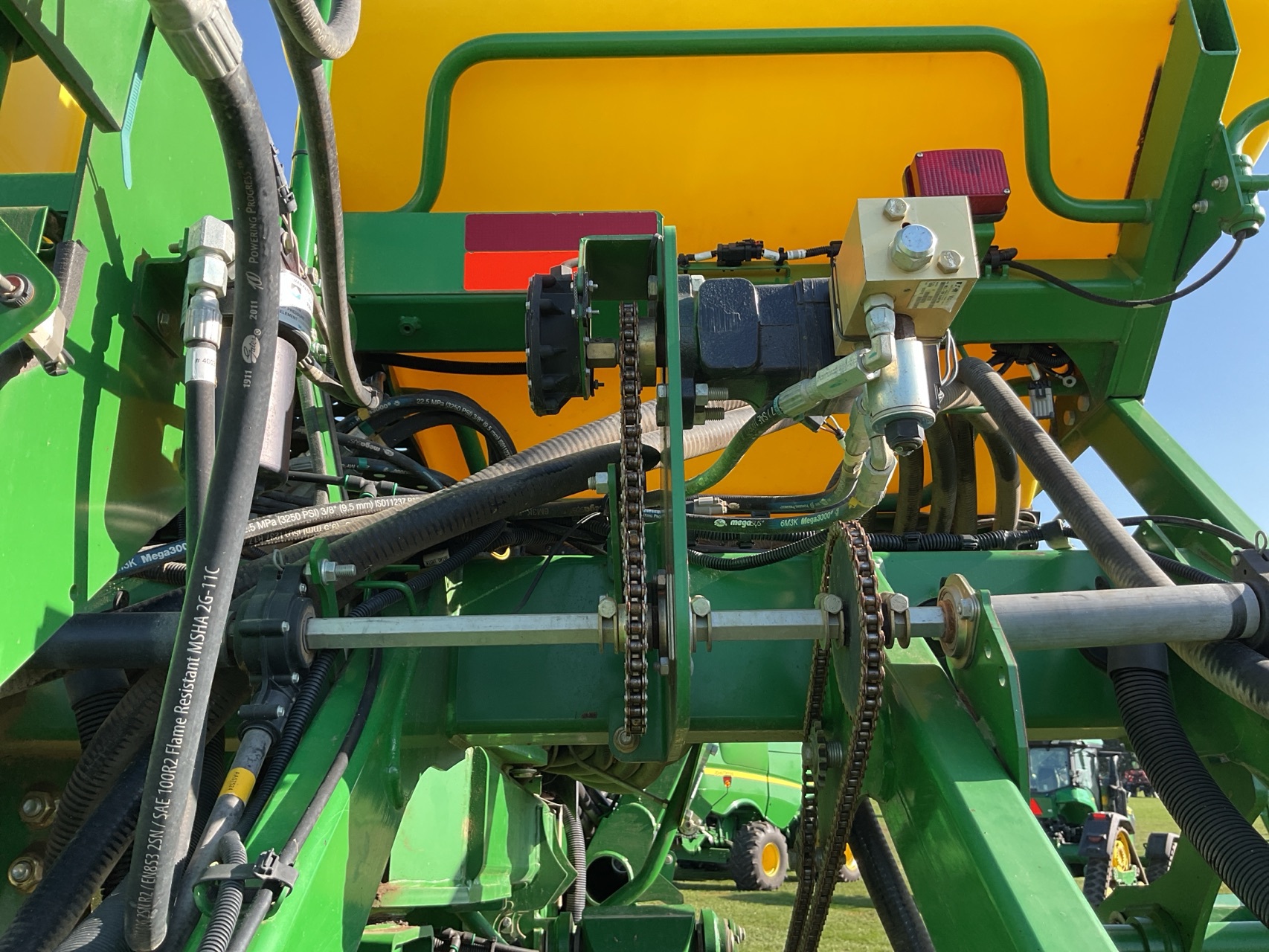Used 2014 John Deere 1795 Planters: Drawn at Koenig Equipment in Anna, OH - PhotoXL9