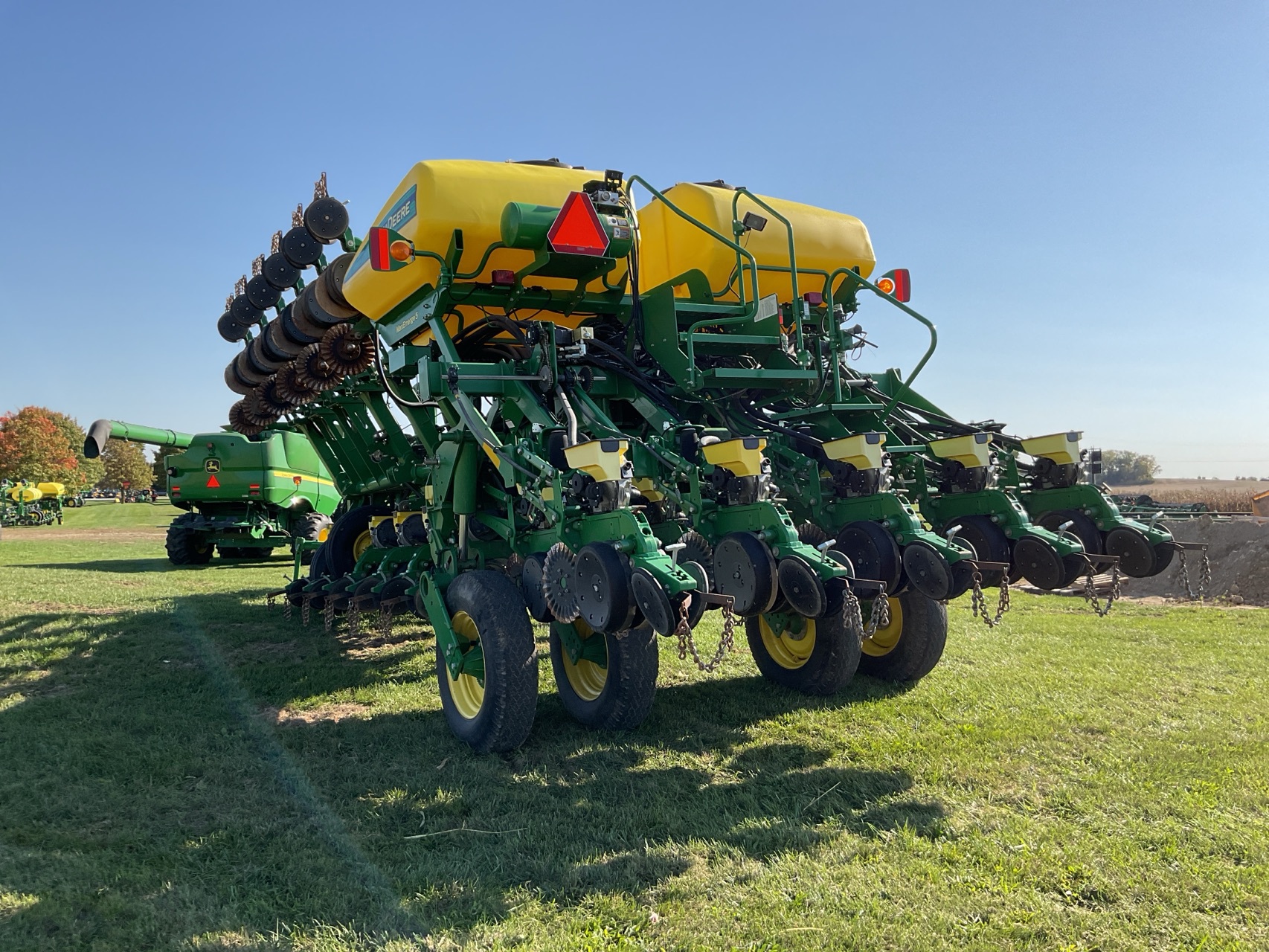 Used 2014 John Deere 1795 Planters: Drawn at Koenig Equipment in Anna, OH - PhotoXL5