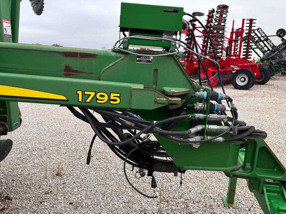 Used 2014 John Deere 1795 Planters: Drawn at Koenig Equipment in Greenville, OH - Photo4