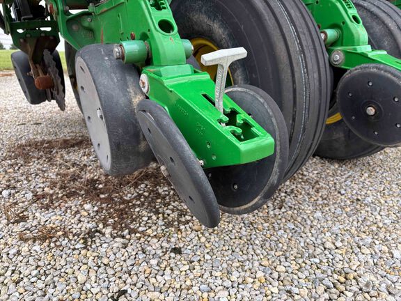 Used 2014 John Deere 1795 Planters: Drawn at Koenig Equipment in Greenville, OH - Photo7