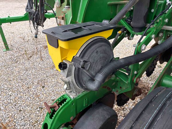 Used 2014 John Deere 1795 Planters: Drawn at Koenig Equipment in Greenville, OH - Photo10