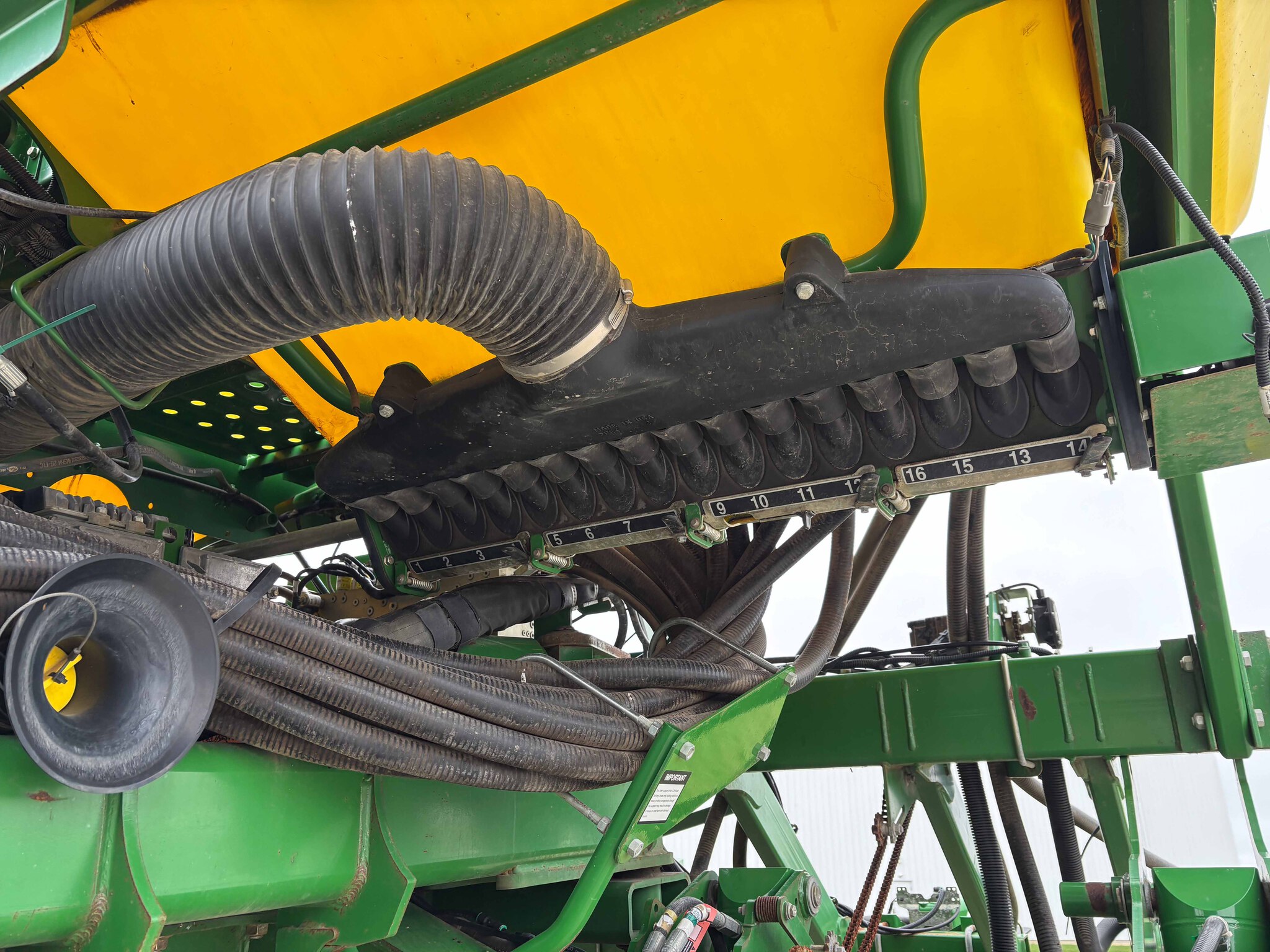 Used 2014 John Deere 1795 Planters: Drawn at Koenig Equipment in Greenville, OH - PhotoXL16
