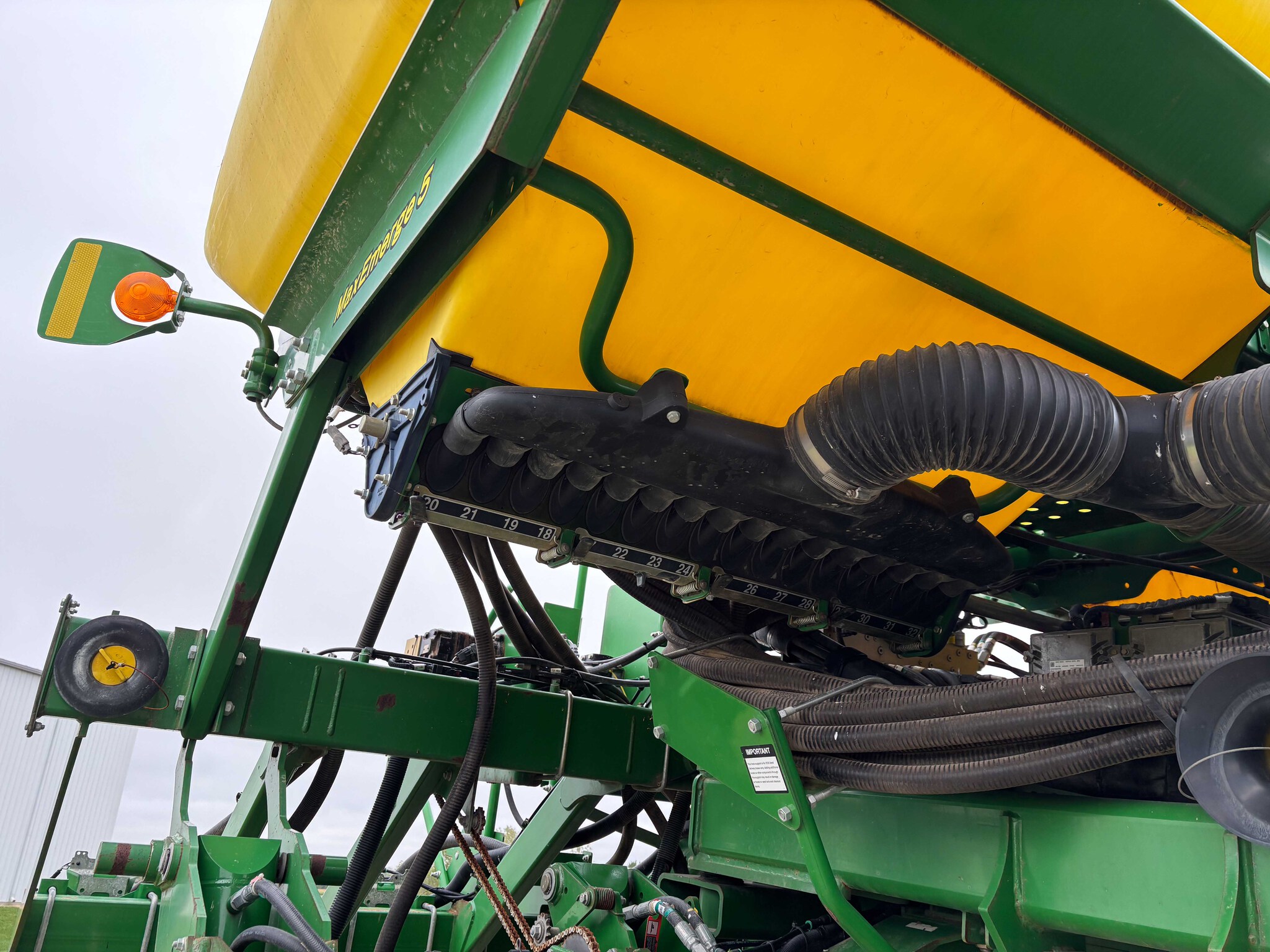 Used 2014 John Deere 1795 Planters: Drawn at Koenig Equipment in Greenville, OH - PhotoXL17