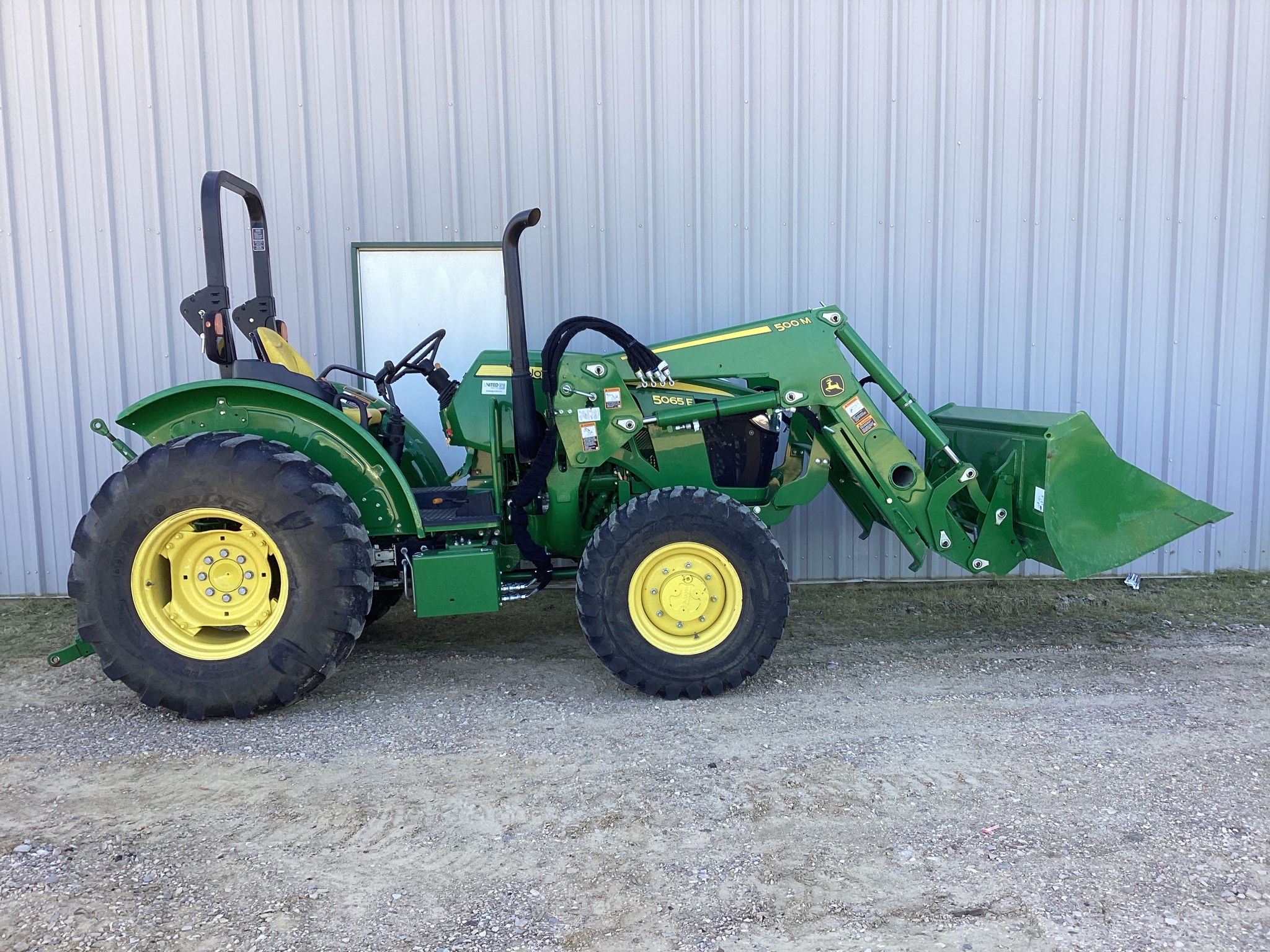 2022 John Deere 5065E Image 4