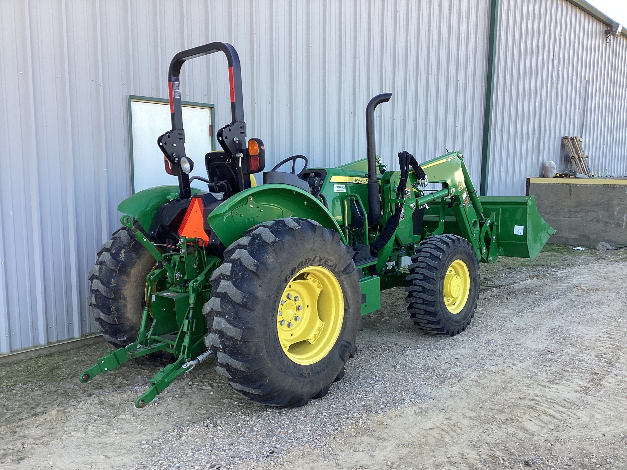 2022 John Deere 5065E Image 6