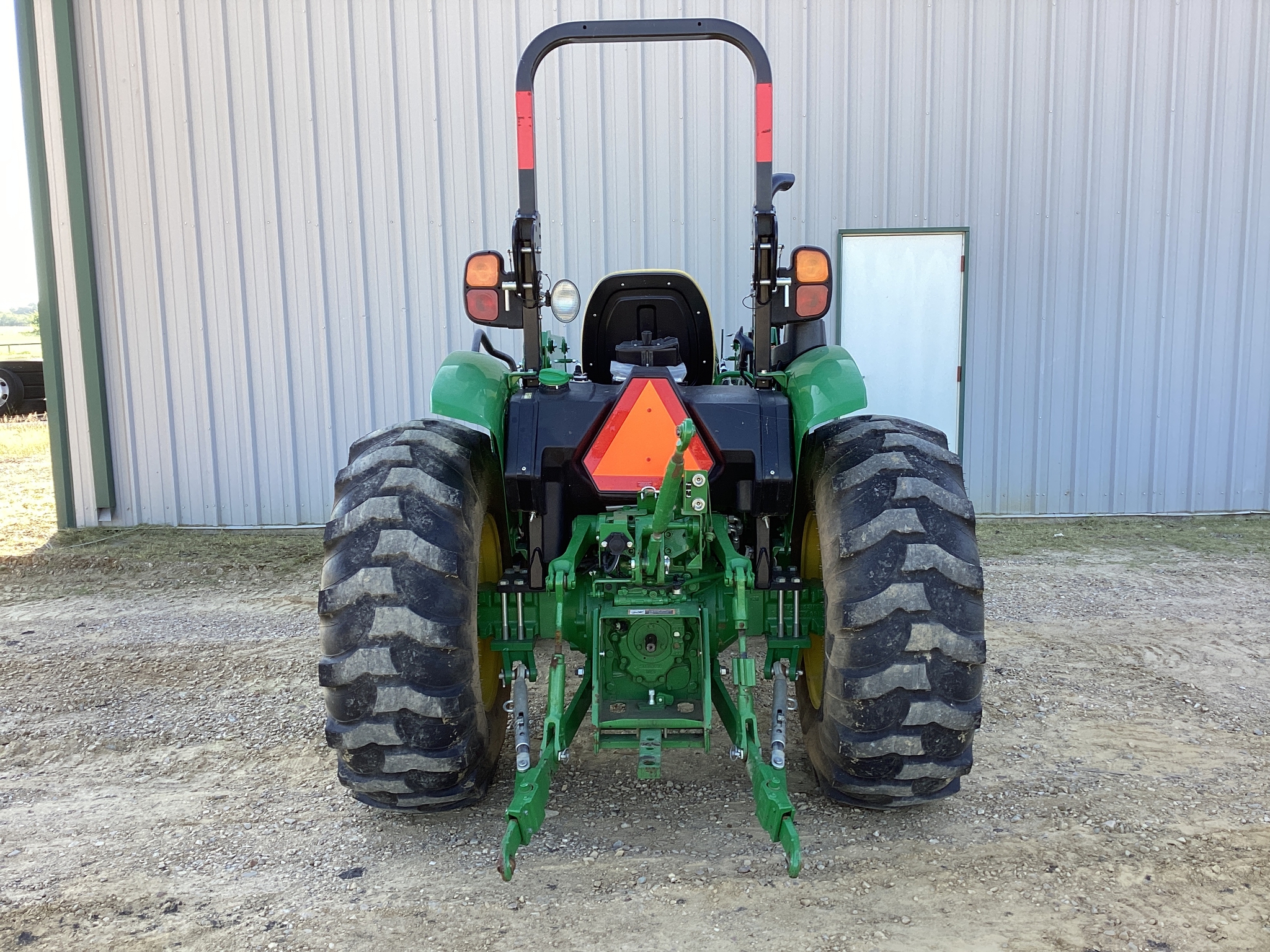 2022 John Deere 5065E Image 11