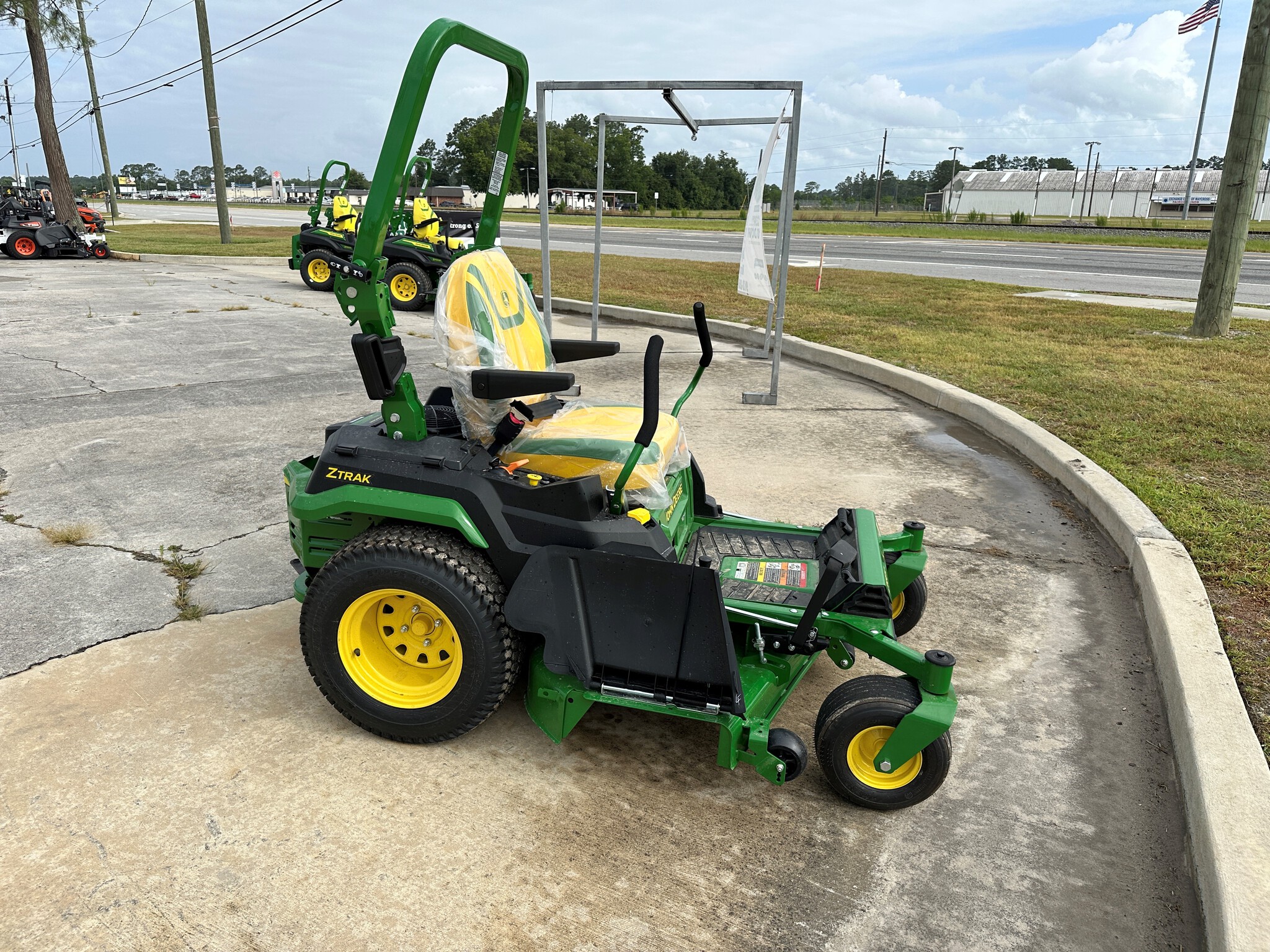 2025 John Deere Z530R Image 2