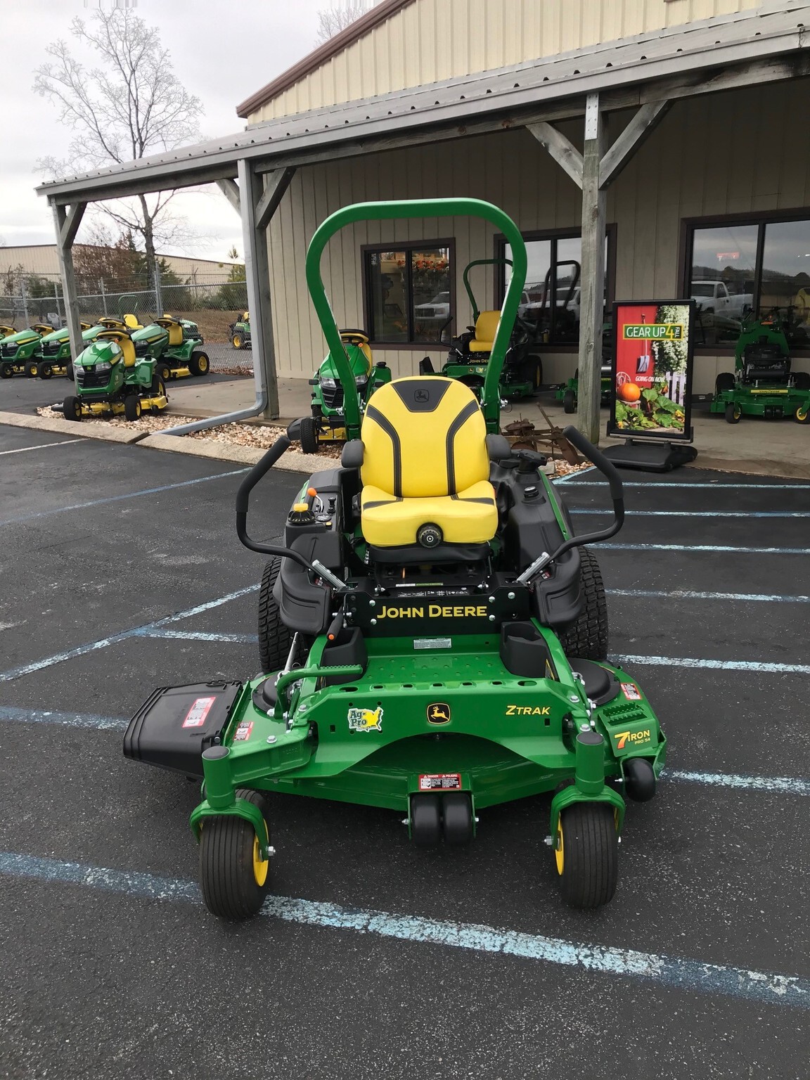 2025 John Deere Z920M Image 5