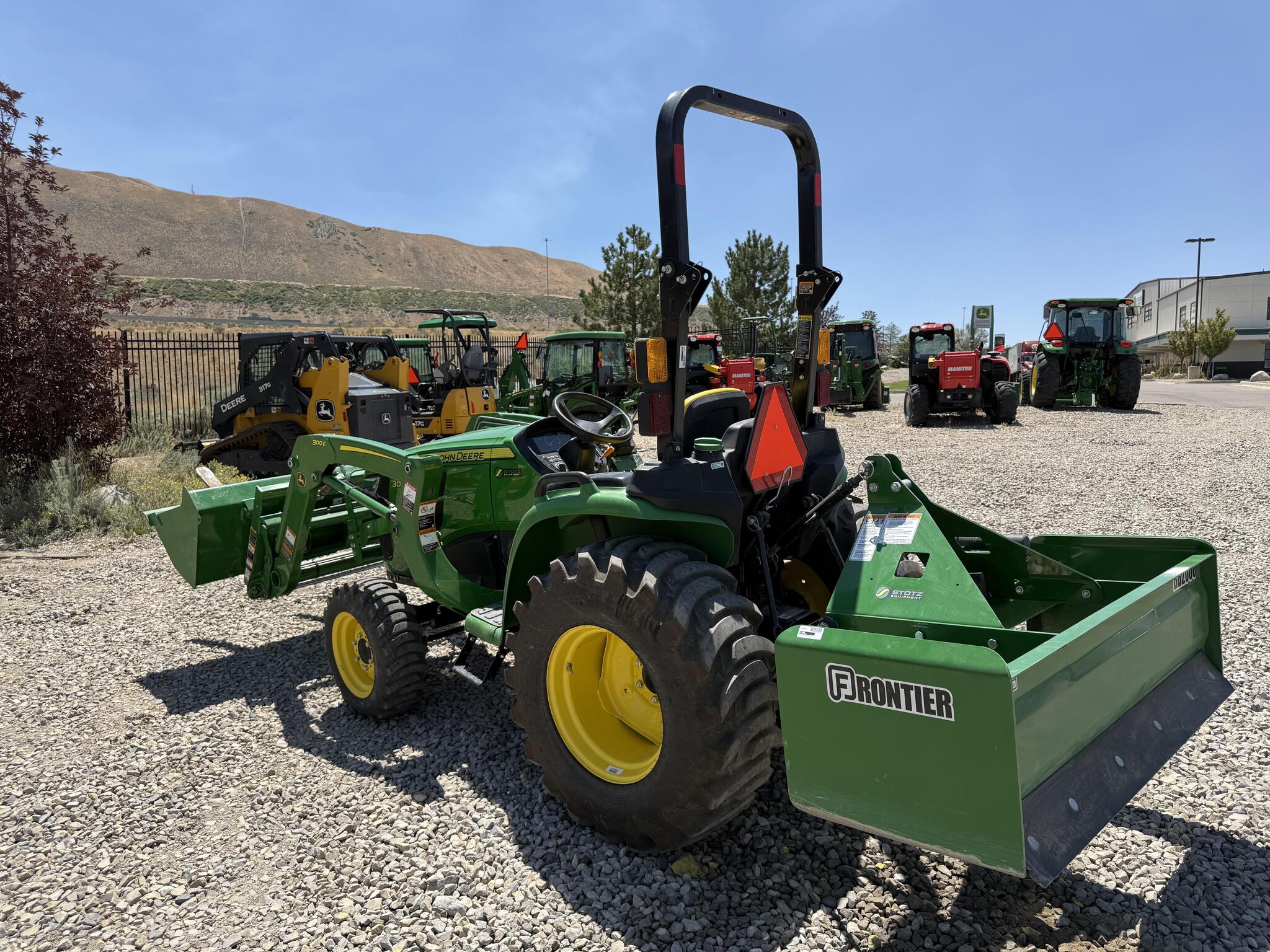 2023 John Deere 3032E Image 7