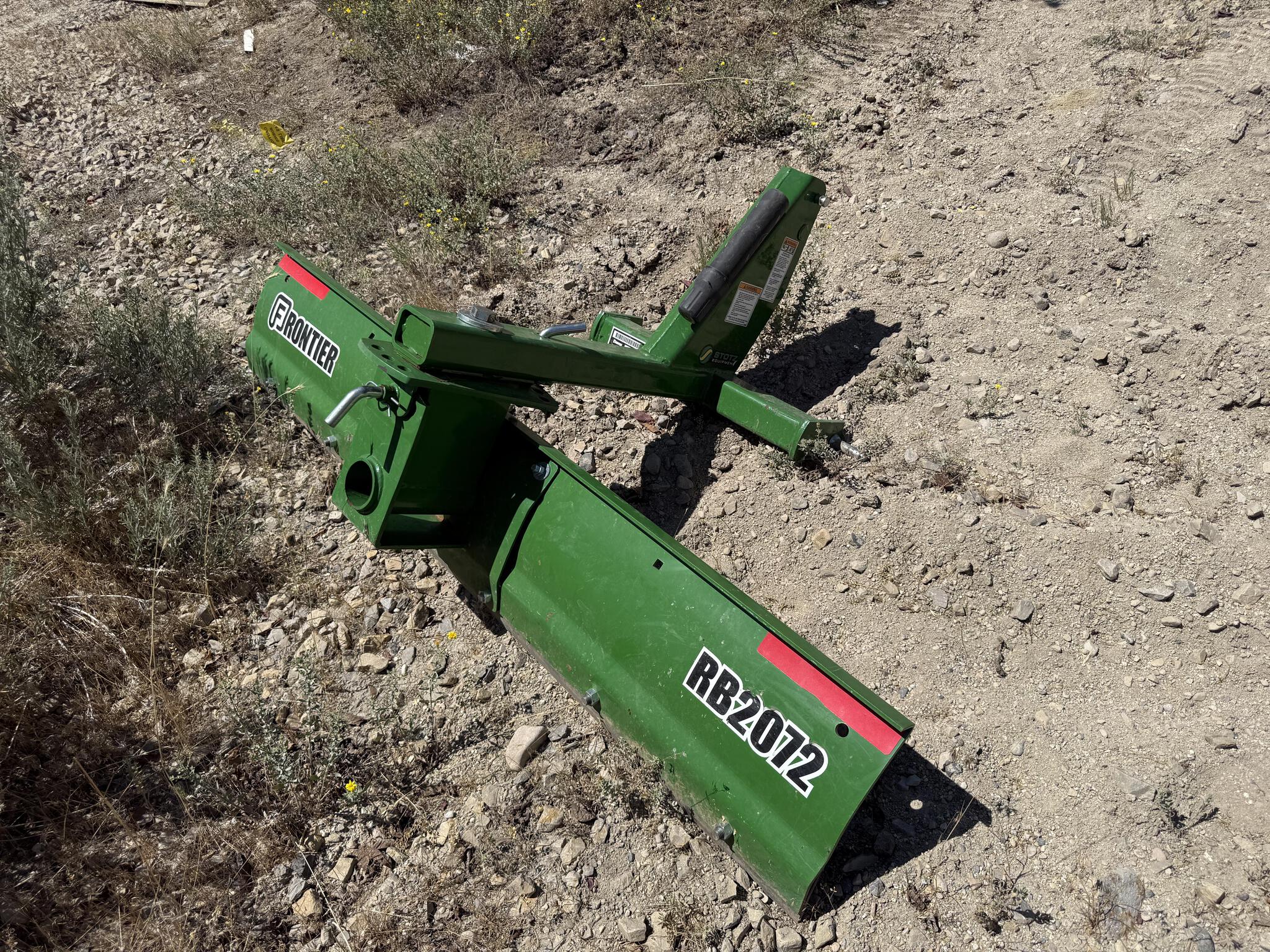 2023 John Deere 3032E Image 9