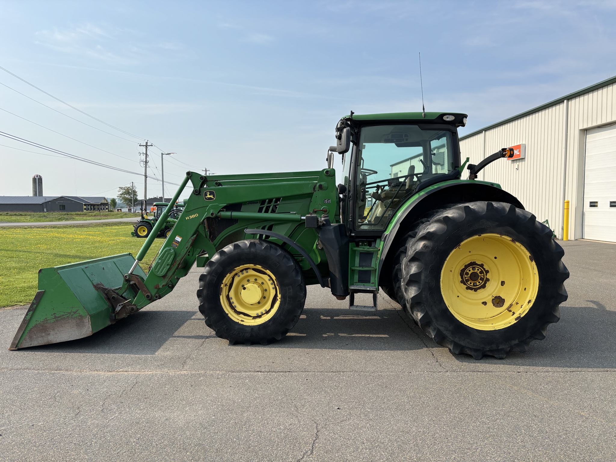 2014 John Deere 6210R Image 2